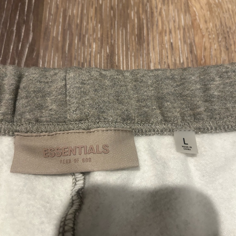 Essentials Shorts Grey - Picture 4 of 5